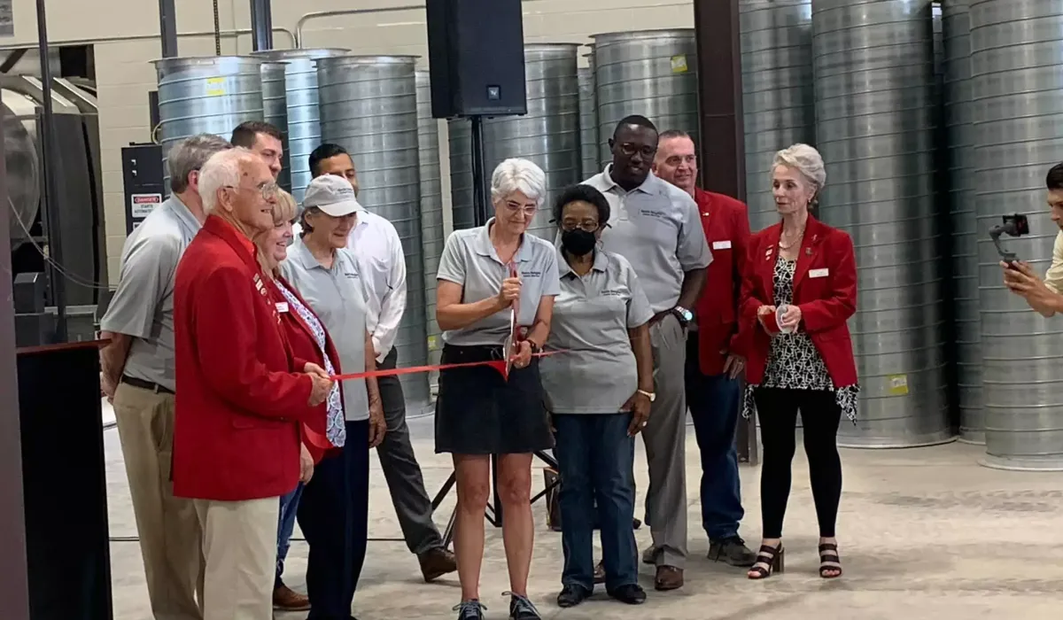 North Heights Linen Service ribbon cutting